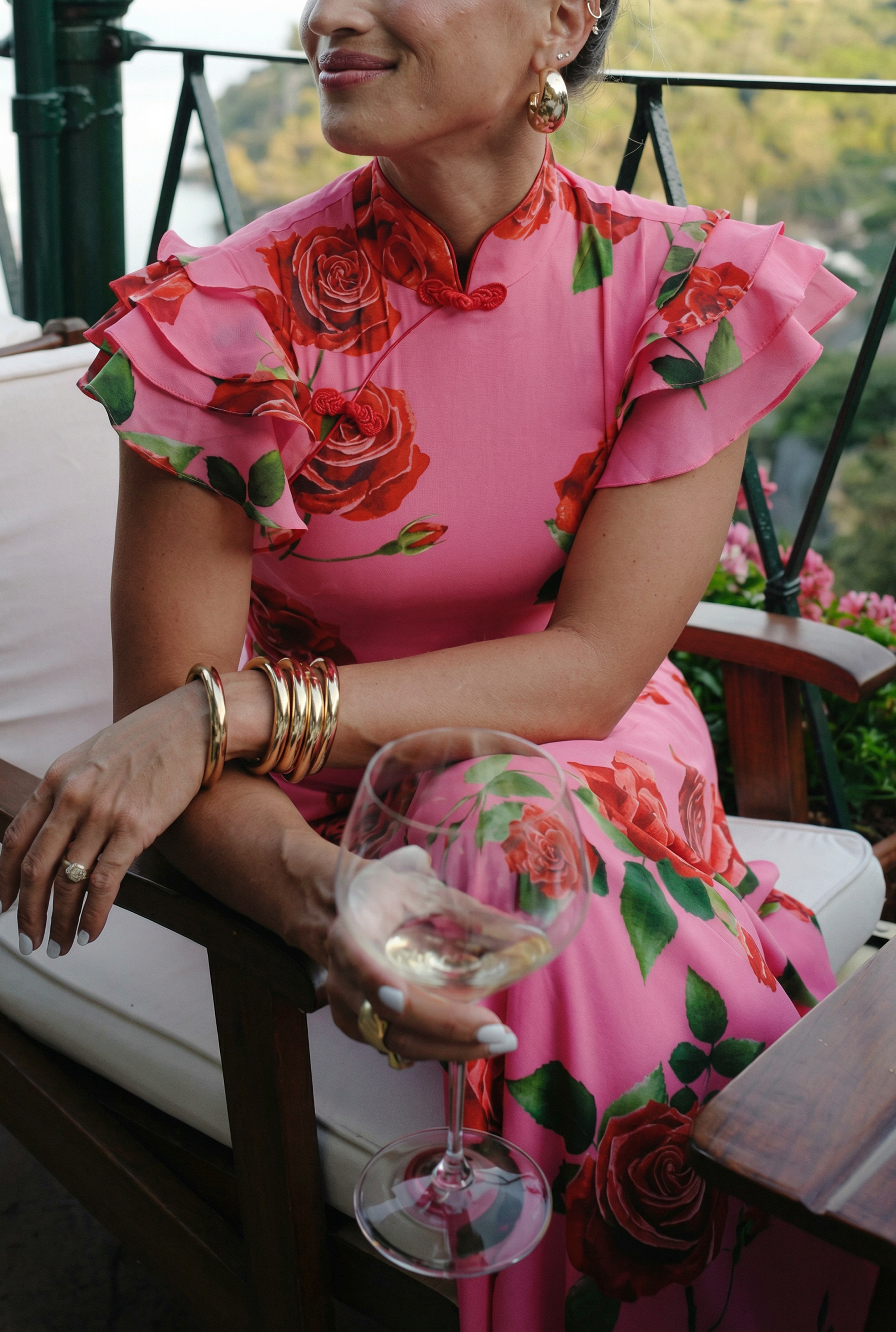 Vestido Largo Floral Rosa con Manga de Volante y Cuello Alto