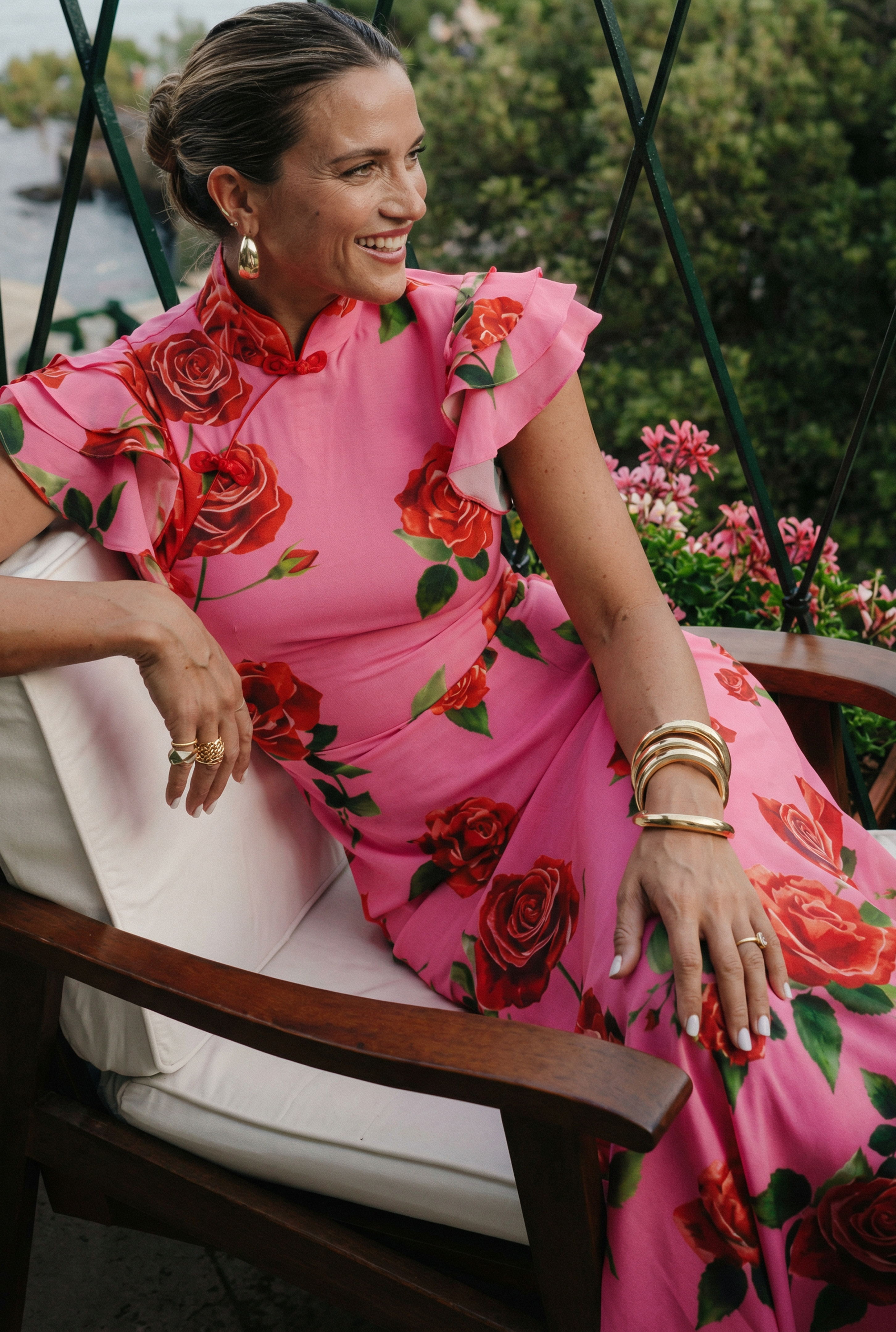 Vestido Largo Floral Rosa con Manga de Volante y Cuello Alto