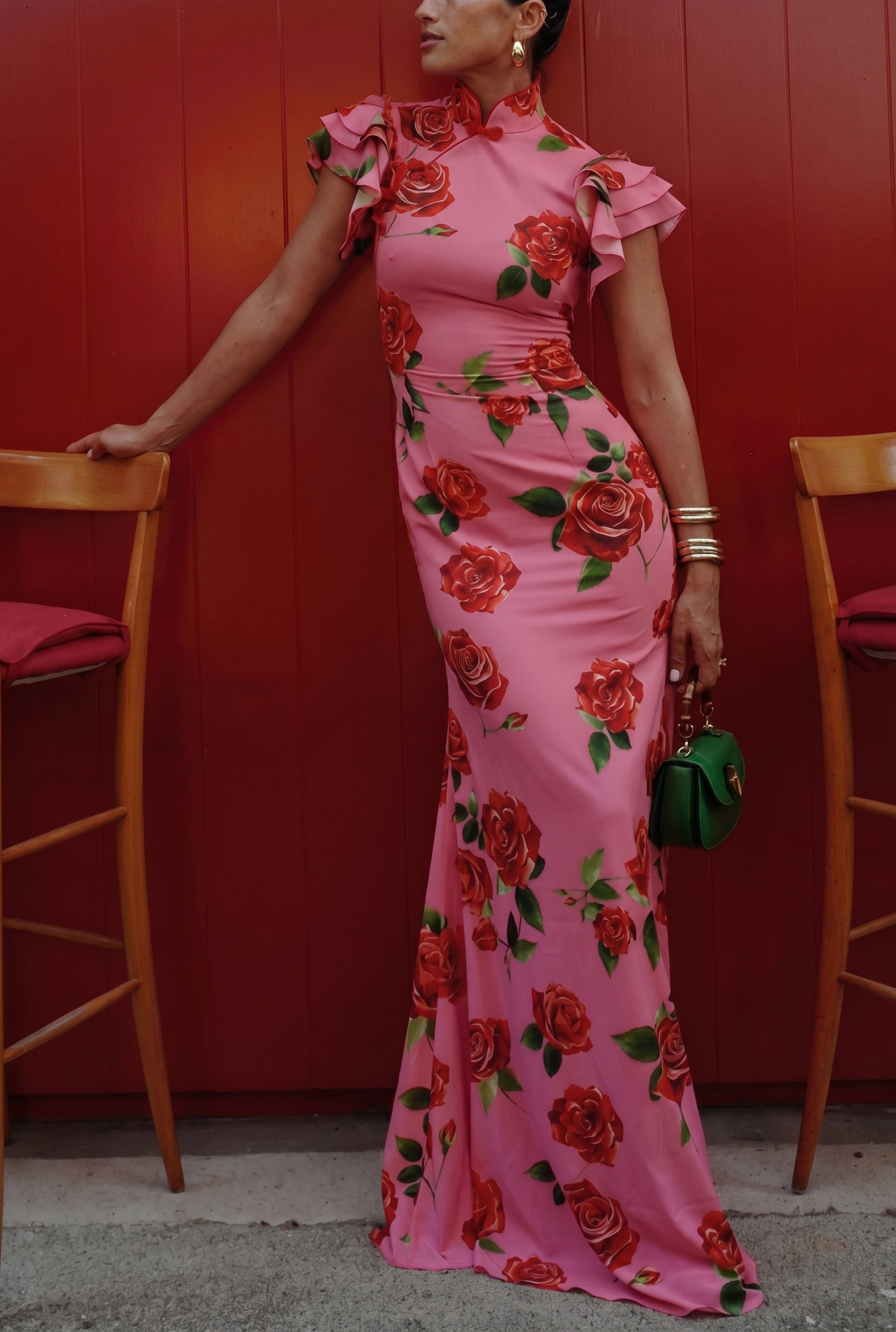 Vestido Largo Floral Rosa con Manga de Volante y Cuello Alto