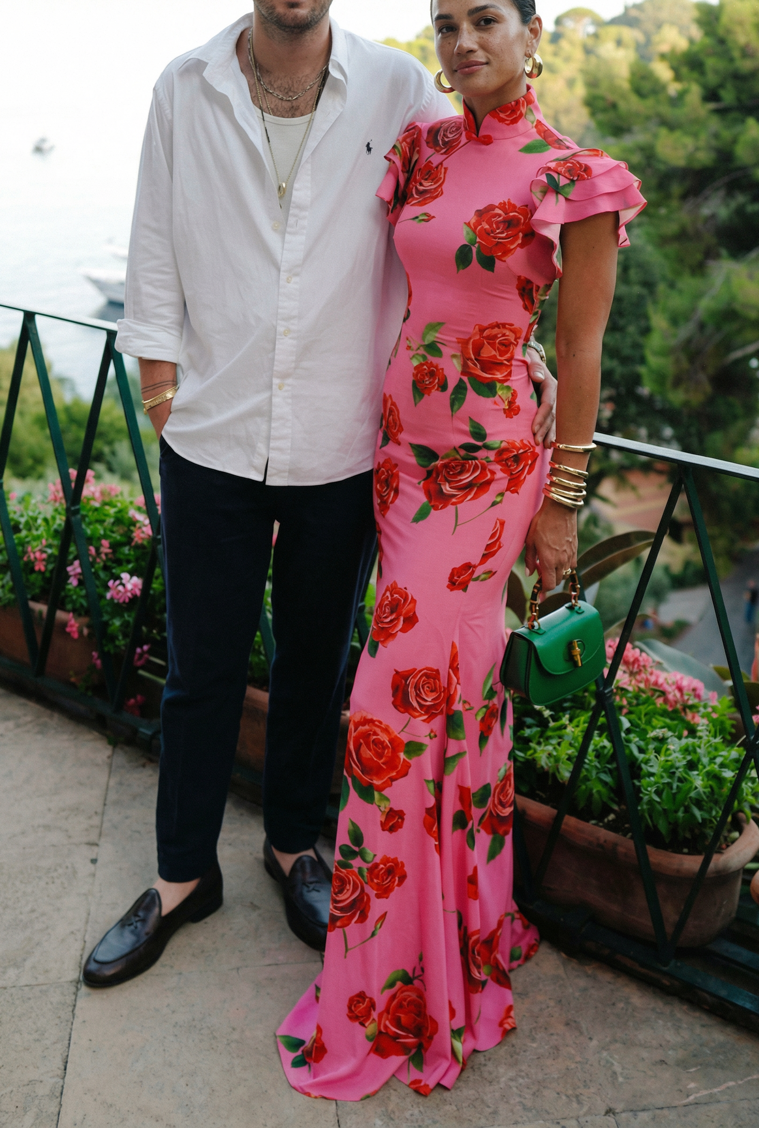 Vestido Largo Floral Rosa con Manga de Volante y Cuello Alto